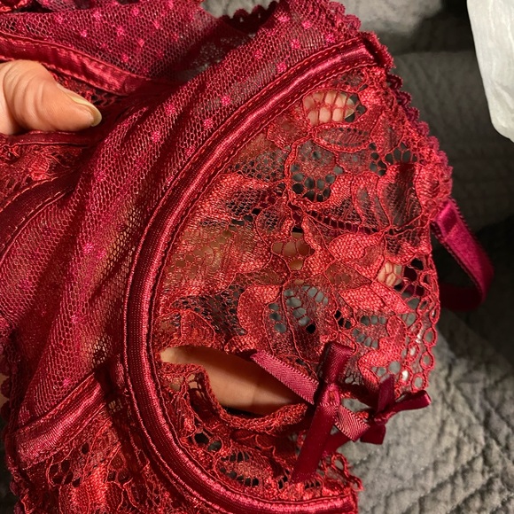 Red Lingerie WITH BRA & GARTER - Picture 6 of 8